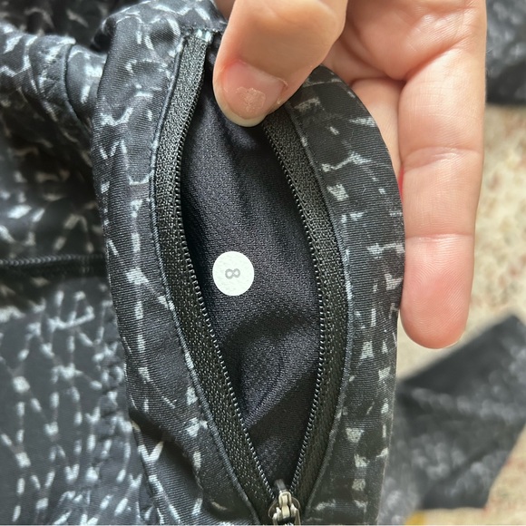 lululemon Real Quick Crop Size 8 Samba Snake Battleship Black and White - Picture 6 of 6